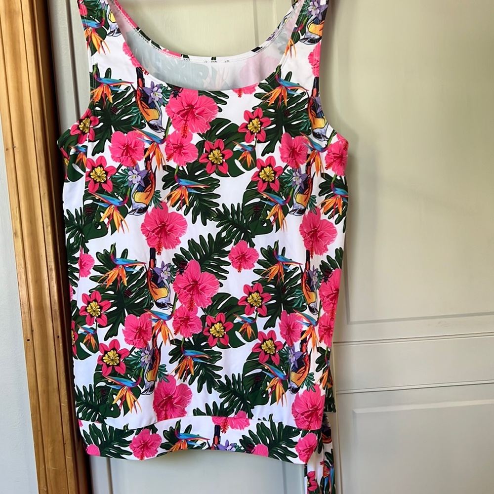 Woman’s swim Tankini top 2x plus xx  tropical pretty top pink, summer ladies wow